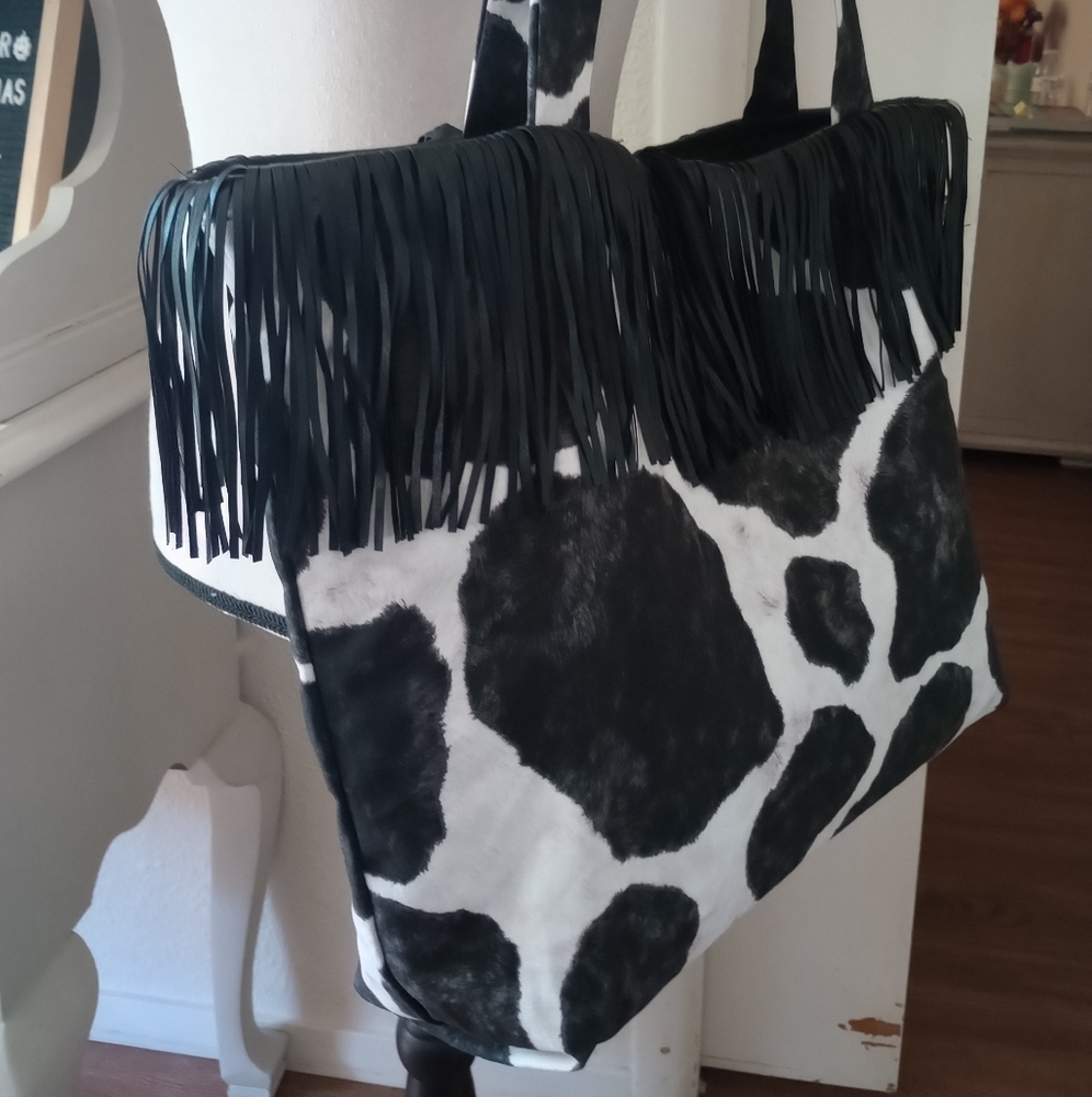 Black and White Fringe Tote Bag - Picture 10 of 13